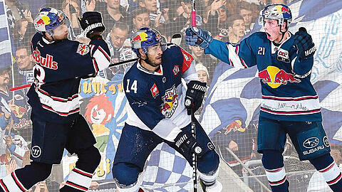 Sie behalten auch in der kommenden Spielzeit das EHC-Trikot an: Michael Wolf, Steve Pinizzotto und Dominik Kahun.