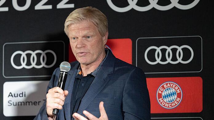Auf einem Medientermin spricht Vorstandschef Oliver Kahn zur Verpflichtung von de Ligt.