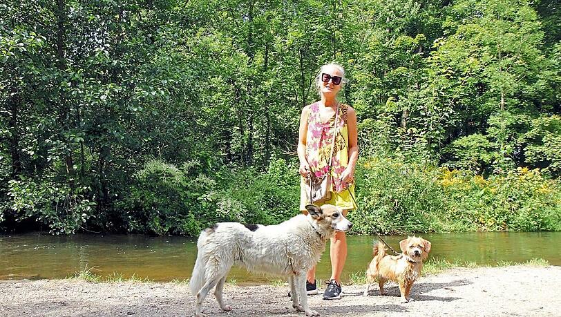 Wieso im Hundegetümmel an der Isar gassigehen? Christl wohnt an der Würm. "Hier gehe ich mit Remi und Juli 15 Kilometer ungestört spazieren."