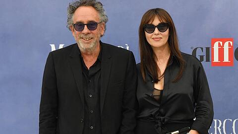 Tim Burton und Monica Bellucci bei einem Event 2025 in Italien.