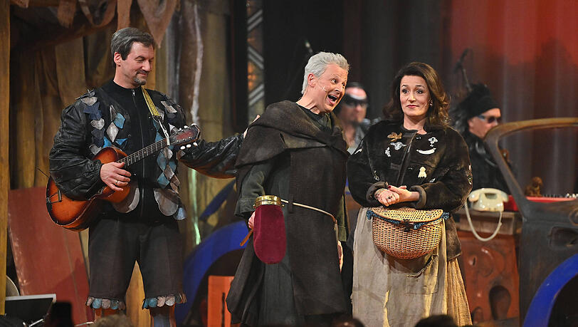 von links: Markus Söder (Thomas Unger), Dieter Reiter (Gerhard Wittmann), Michaela Kaniber (Judith Toth). von links: Markus Söder (Thomas Unger), Dieter Reiter (Gerhard Wittmann), Michaela Kaniber (Judith Toth).