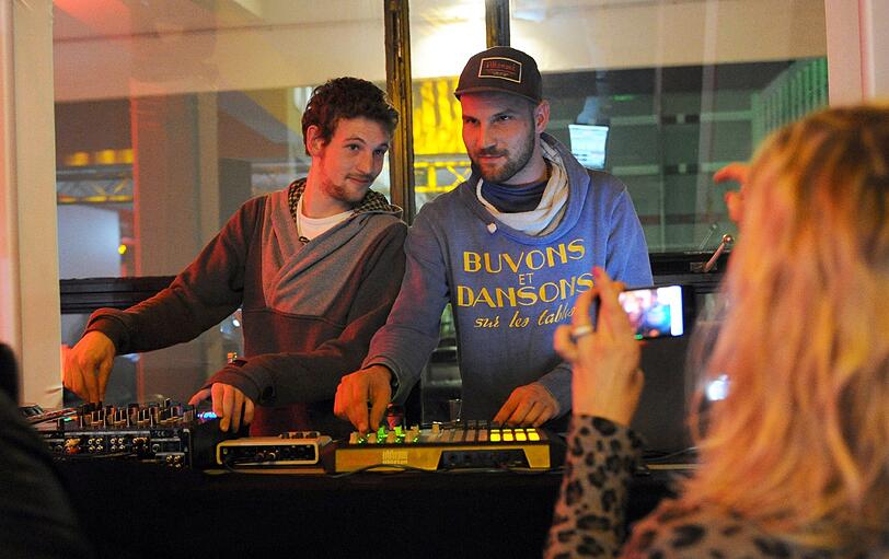 Das DJ-Duo Klangkarussel sorgte unter dem Motto "Burning Desire" für den entsprechenden Sound.