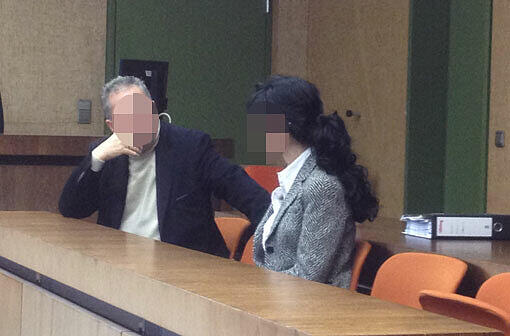 August B. (62) und seine Frau Barbara (42) auf der Anklagebank im München Landgericht.