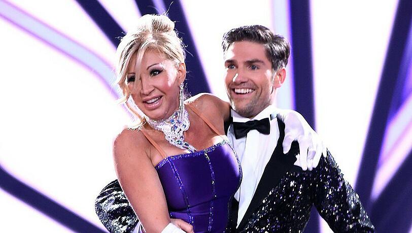 Carmen Geiss und Tanzpartner Christian Polanc haben es ins Halbfinale geschafft Carmen Geiss und Tanzpartner Christian Polanc haben es ins Halbfinale geschafft