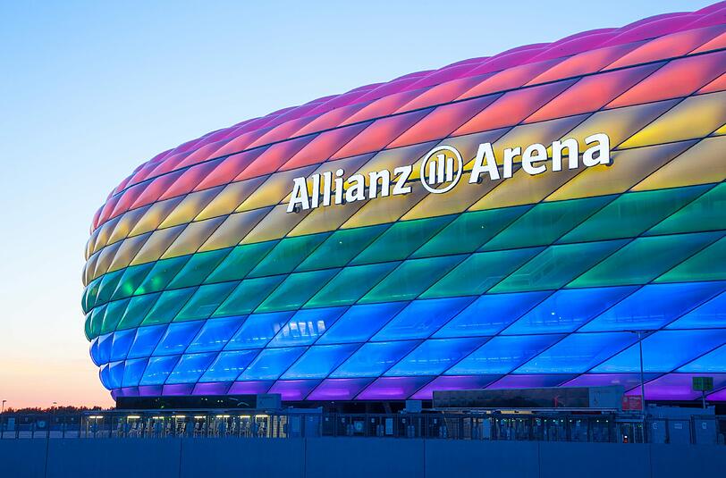 München leuchtet: Anlässlich des St. Patrick's Days erstrahlen die Allianz Arena und der Olympiaturm in grün. Sehen Sie hier die schönsten Beleuchtungen der Arena.