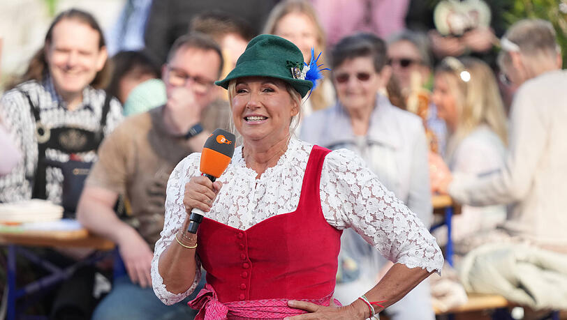Seit dem Jahr 2000 steht Andrea Kiewel bereits für den "ZDF-Fernsehgarten" vor der Kamera. Seit dem Jahr 2000 steht Andrea Kiewel bereits für den "ZDF-Fernsehgarten" vor der Kamera.