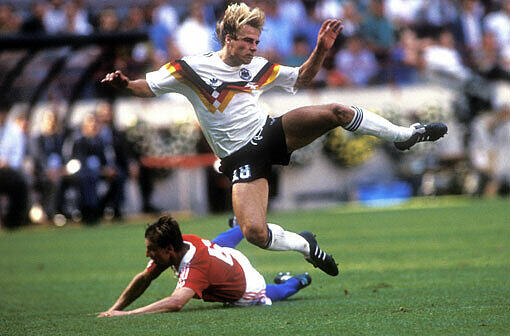 Jürgen Klinsmann im Viertelfinale gegen die Tschechoslowakei. Deutschland gewann mit 1:0.