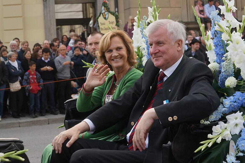 Bilder vom Trachtenumzug am Sonntag.