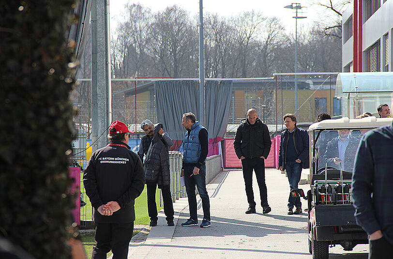Zinedine Zidane, Willy Sagnol und Co. am Trainingsgelände des FC Bayern an der Säbener Straße.