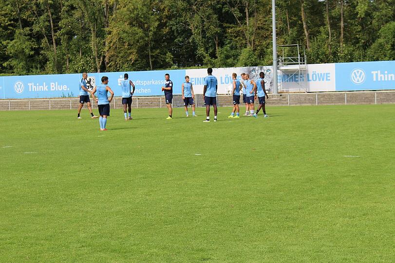 Schrecksekunde für Degenek beim Training am Freitag. Hier die Bilder vom Vormittagstraining.