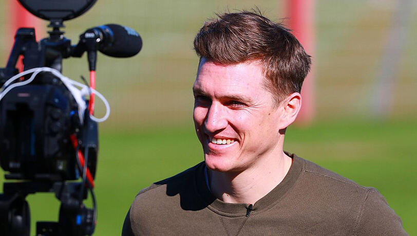 Tobias Schweinsteiger steht bis 2019 beim FC Bayern unter Vertrag. Aber der Verein hat zur Zeit keinen Trainerposten für ihn. Tobias Schweinsteiger steht bis 2019 beim FC Bayern unter Vertrag. Aber der Verein hat zur Zeit keinen Trainerposten für ihn.