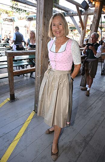 Macht auch im Dirndl eine super Figur: Sybille Beckenbauer.