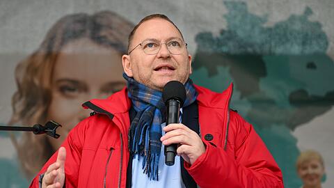 Verdi-Chef Frank Werneke macht vor Besch&auml;ftigten noch einmal Druck.