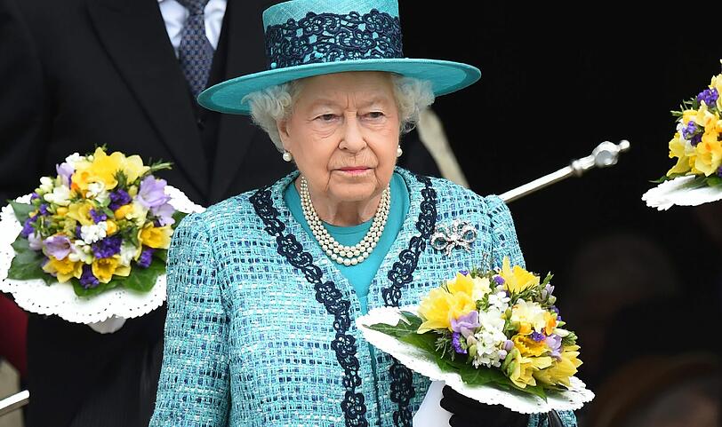 Die Queen feiert den Gründonnerstag mit einer Militärparade und dem traditionellen "Gründonnerstags-Geld". Klicken Sie sich durch die Bilder.