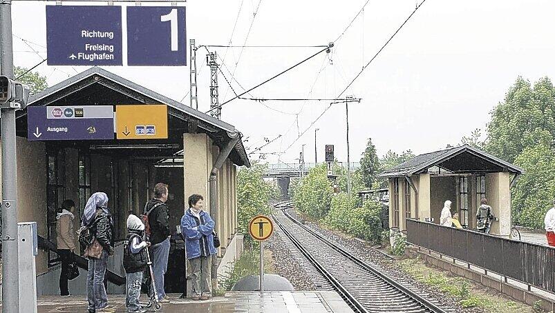 Hier kam es fast zur Katastrophe: Kurz vor, S-Bahnhof Lohhof lag eine 100-Kilo-Kiste auf den Gleisen. Hier kam es fast zur Katastrophe: Kurz vor, S-Bahnhof Lohhof lag eine 100-Kilo-Kiste auf den Gleisen.