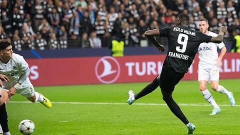 Frankfurts Randal Kolo Muani trifft zum 2:1.
