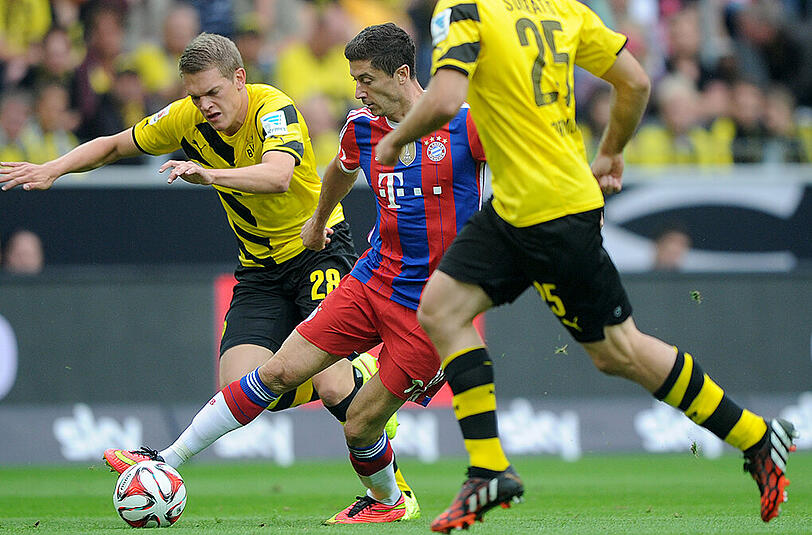 Robert Lewandowski (M.) wurde letzte Saison Bundesliga-Torschützenkönig.