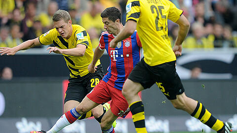 Robert Lewandowski (M.) wurde letzte Saison Bundesliga-Torschützenkönig.