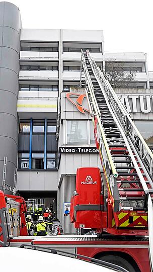 Nur zwölf Stunden nach dem ersten Brand, musste die Feuerwehr erneut zum Hotel in der Schwanthalerstraße ausrücken. Die Bilder vom Einsatz am Freitagmittag.