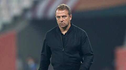 Hansi Flick, Cheftrainer von Bayern München, reagiert beim Spiel gegen Tigres UANL.