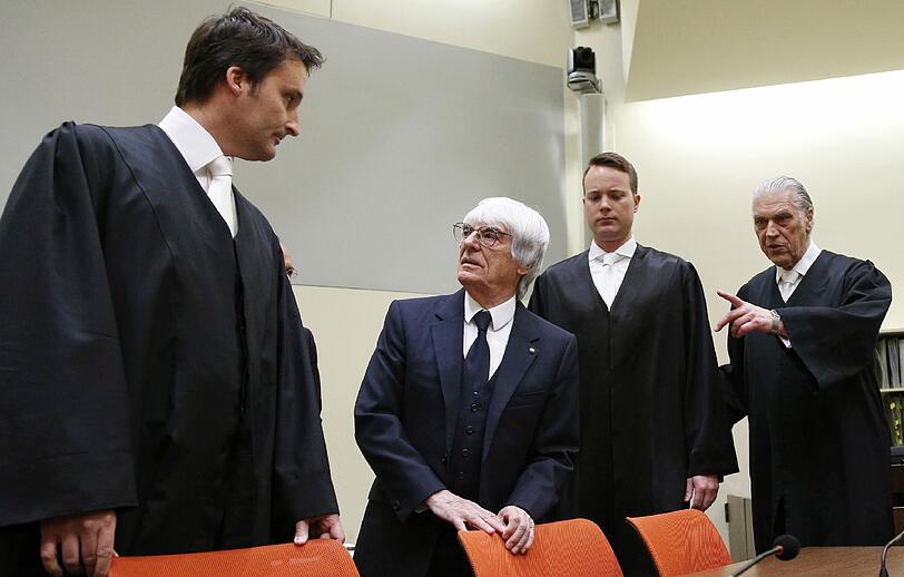 Bernie Ecclestone in München: Der Formel-1-Boss steht wegen Bestechung in Millionenhöhe vor dem Münchner Landgericht. Die Bilder vom ersten Prozess-Tag.