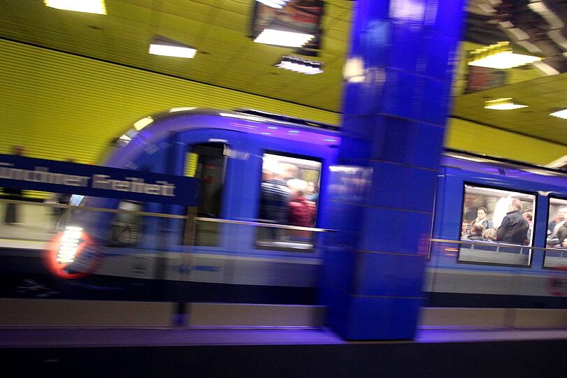 In der Silvesternacht 2018/19 können die Münchner die ganze Nacht hindurch mit Bussen, Tram-, U- und S-Bahnen fahren.