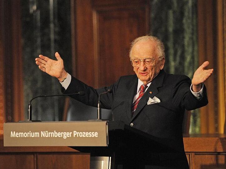 Ben Ferencz, der letzte lebende Chefankläger, 2010 bei der Eröffnung des Memorium Nürnberger Prozesse. Foto: Armin Weigel/dpa