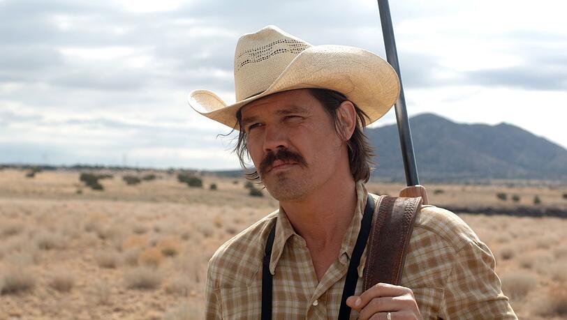 Lewelyn Moss (Josh Brolin) hat nicht mit der Brutalität des Mörders Anton Chigurh gerechnet. Lewelyn Moss (Josh Brolin) hat nicht mit der Brutalität des Mörders Anton Chigurh gerechnet.
