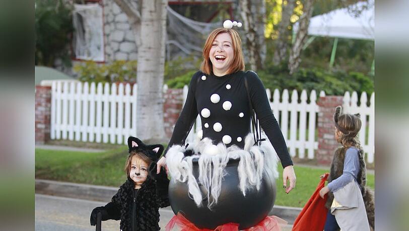 "Buffy"-Star Alyson Hannigan zeigt jedes Jahr aufs Neue ihre Begeisterung für Halloween. "Buffy"-Star Alyson Hannigan zeigt jedes Jahr aufs Neue ihre Begeisterung für Halloween.