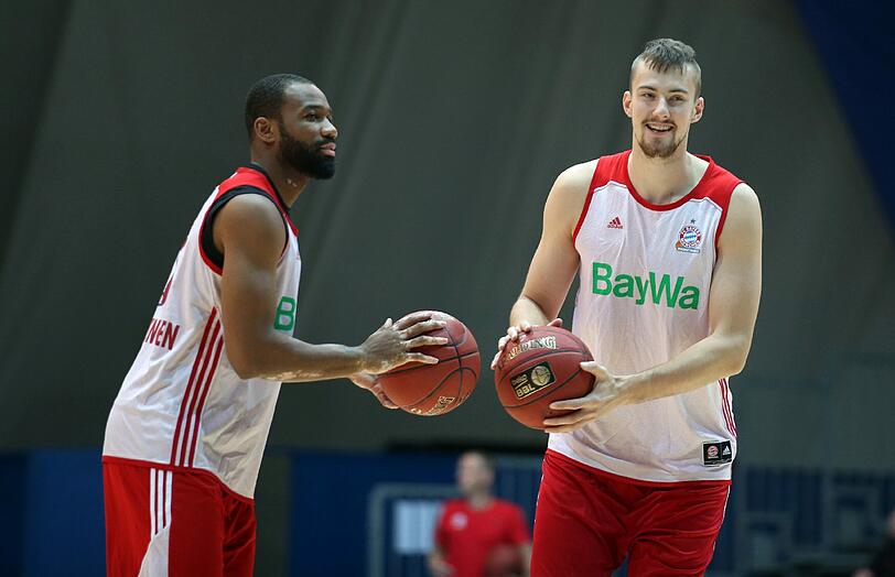 Reggie Redding (l.) und Ondrej Balvín wollen mit dem FC Bayern Basketball im Eurocup glänzen.