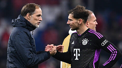Bayern-Trainer Thomas Tuchel (l.) kann derzeit durchaus zufrieden mit der Leistung von Leon Goretzka sein.
