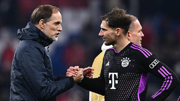 Bayern-Trainer Thomas Tuchel (l.) kann derzeit durchaus zufrieden mit der Leistung von Leon Goretzka sein.