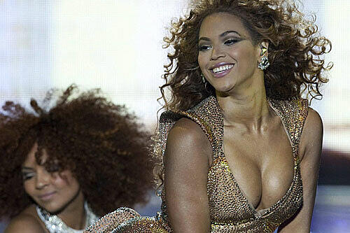 Beyoncés Kurven haben auch schon Eingang in die englische Sprache gefunden. Laut einem Eintrag in das &bdquo;Oxford English Dictionary&ldquo; beschreibt das Wort &bdquo;bootylicious&ldquo; &ndash; eine Kombination aus &bdquo;booty&ldquo;, einem umgangssprachlichen Wort für Po und &bdquo;delicious&ldquo; (lecker) &ndash; eine sexuell attraktive Frau.
