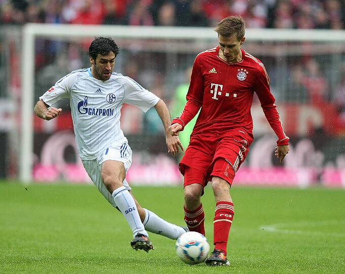 HOLGER BADSTUBER: Lieferte sich viele Duelle mit 18-Tore-Stürmer Huntelaar. Vergab einen Abstauber nach Müllers Chance fast schon Helmer-mäßig. Köpfte rustikal an die Latte (46.). Note 2