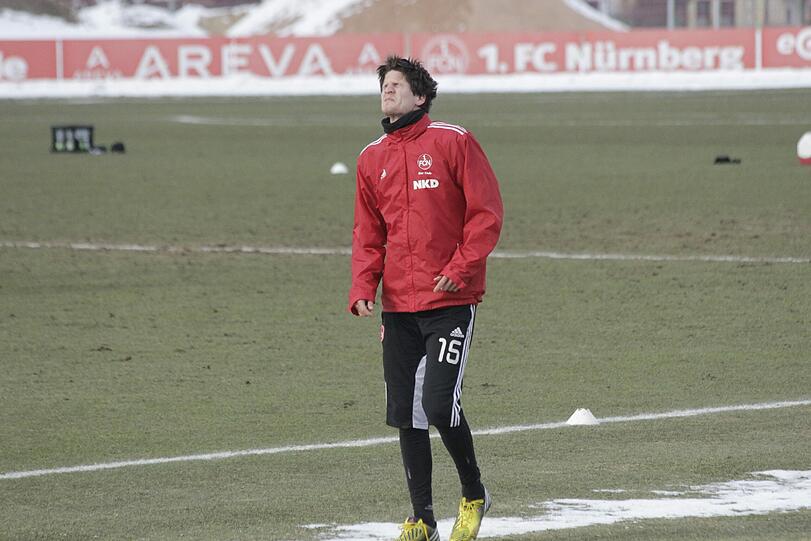 Auuuuu! Beim Abschlusstraining verletzte sich Timm Klose am rechten Sprunggelenk und musste die Einheit abbrechen.