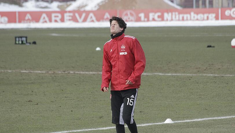 Auuuuu! Beim Abschlusstraining verletzte sich Timm Klose am rechten Sprunggelenk und musste die Einheit abbrechen. Auuuuu! Beim Abschlusstraining verletzte sich Timm Klose am rechten Sprunggelenk und musste die Einheit abbrechen.
