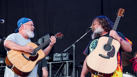 Kyle Gass und Jack Black (r) von der  Band Tenacious D bei Rock im Park.