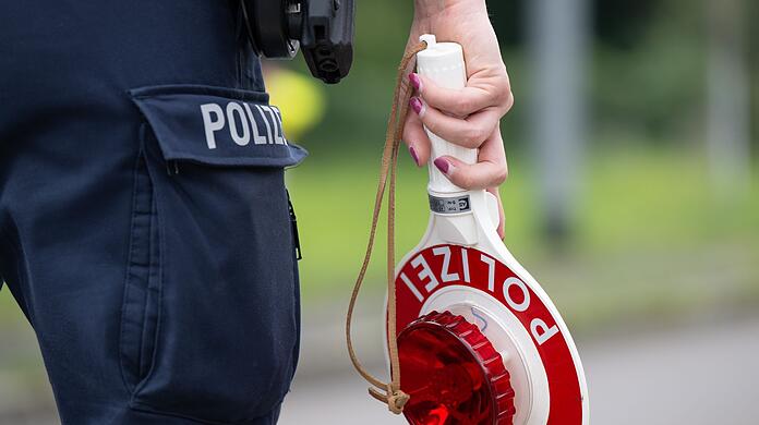 Bis Silvester ist es noch etwas hin - doch Bundespolizisten haben bereits ein Paket mit illegalen Böllern entdeckt. (Archivbild)