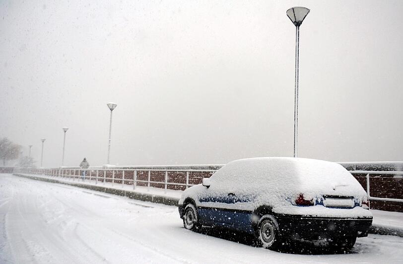 Kalt erwischt: Der Winter bedeckt viele Straße in Deutschland mit Schnee. Die Bilder.