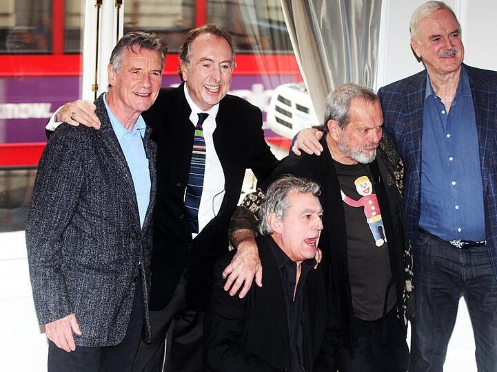 Michael Palin, Eric Idle, Terry Jones, Carol Cleveland,Terry Gilliam und John Cleese bei der Pressekonferenz in London
