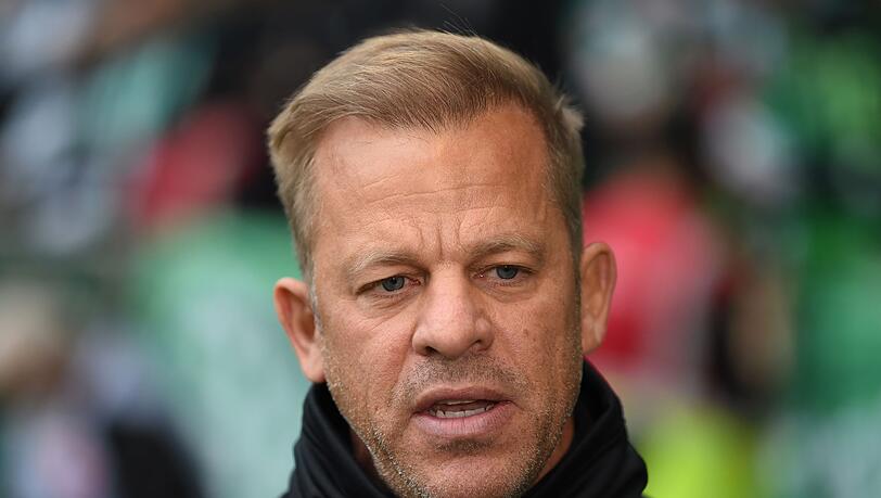 Werder Bremens ehemaliger Trainer Markus Anfang wird wegen der Nutzung eines gefälschten Impfausweises bestraft. Werder Bremens ehemaliger Trainer Markus Anfang wird wegen der Nutzung eines gefälschten Impfausweises bestraft.