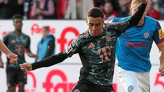 Das frühe 1:0 für den FC Bayern in Kiel: Jamal Musiala.