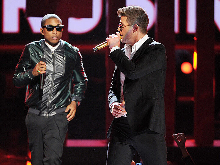 Im Sommer 2013 kam keiner an Pharrell Williams (l.) und Robin Thickes Hit "Blurred Lines" vorbei