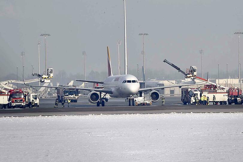 Am Mittwoch kollidierte am Münchner Flughafen ein Airbus mit zwei Enteisungsfahrzeugen. Es entstand ein hoher Sachschaden.
