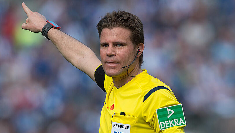 Felix Brych arbeitet beim Bayerischen Fußball-Verband als Abteilungsleiter Talentförderung und Schiedsrichter. Felix Brych arbeitet beim Bayerischen Fußball-Verband als Abteilungsleiter Talentförderung und Schiedsrichter.