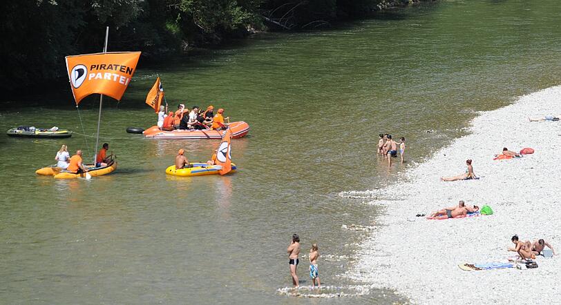 Die bayerischen Piraten segelten im vergangenen Sommer auf der Isar, um für mehr Umweltbewusstsein zu werben.