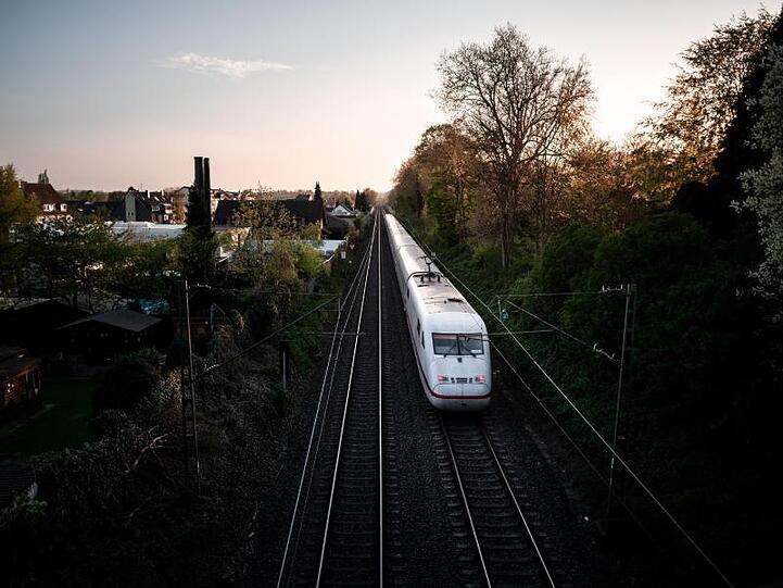 Mit 151 Millionen Kundenfahrten hatte der Fernverkehr im vergangenen Jahr noch den fünften Fahrgastrekord in Folge erreicht. Dann kam der Einbruch in der Corona-Krise.