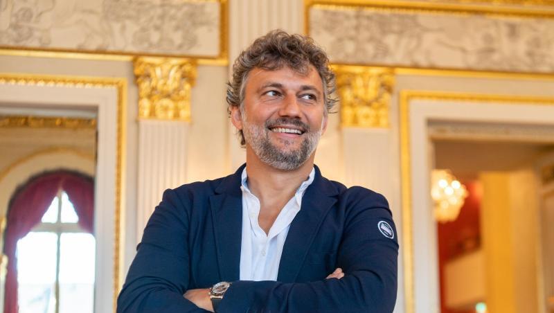 Jonas Kaufmann, Opernsänger, steht in einem Prunksaal des bayerischen Nationaltheater. Foto: Peter Kneffel/dpa/Archivbild Jonas Kaufmann, Opernsänger, steht in einem Prunksaal des bayerischen Nationaltheater. Foto: Peter Kneffel/dpa/Archivbild