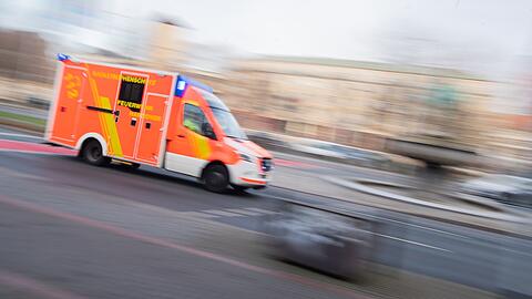 Die 32-Jährige wurde in ein Klinikum gebracht. (Symbolbild)