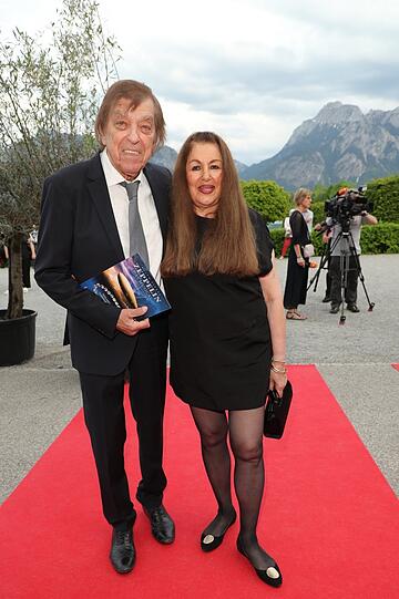 Schlagerstar Bata Ilic ("Michaela") mit Ehefrau Olga.